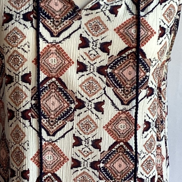 Very Moda Sleeveless Pleasant Top - Picture 2 of 2